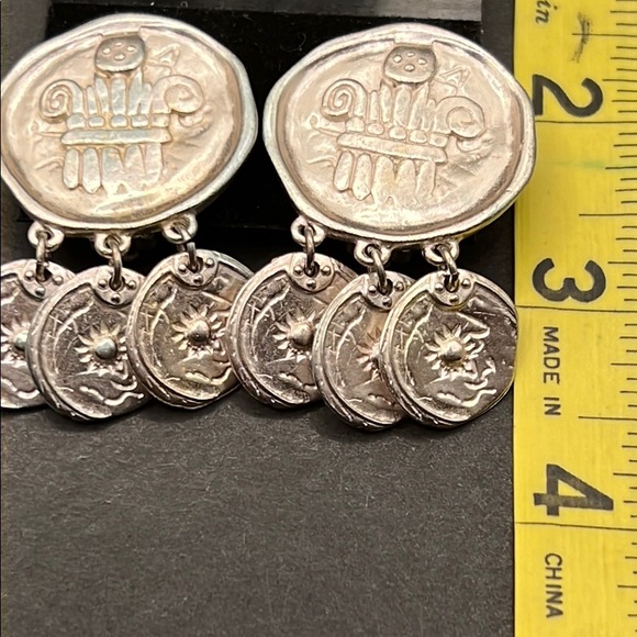 Vintage Liz Claiborne dangling charm earrings - Picture 2 of 4